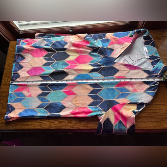 Soft tunic in stained glass pattern by Neezeelee, XL - Picture 11 of 12